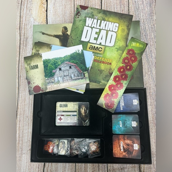 AMC The Walking Dead Board Game The Best Defense Cryptozoig 2013 Complete - Picture 2 of 3
